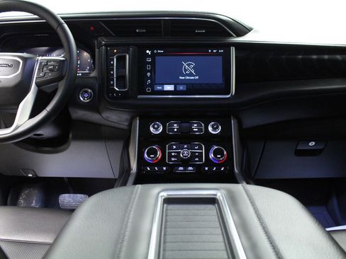 Used 2024 GMC Yukon XL Denali image 19