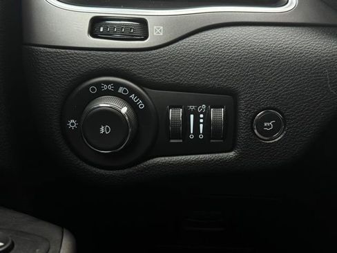 Certified 2021 Jeep Cherokee Latitude Lux w/ Comfort/Convenience Group image 32