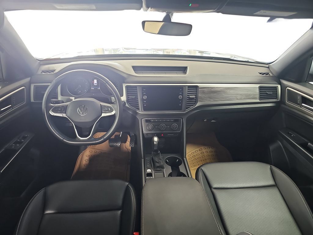 Used 2020 Volkswagen Atlas Cross Sport SE w/ Panoramic Sunroof Package FWD image 11