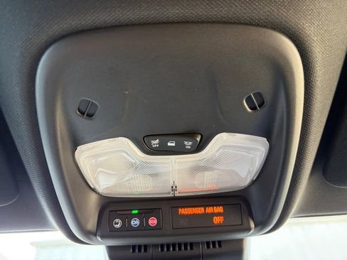 Used 2024 Chevrolet Colorado Z71 w/ Z71 Convenience Package 2 image 11