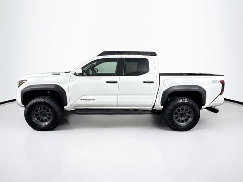 Used 2025 Toyota Tacoma TRD Off-Road AWD/4WD image 14