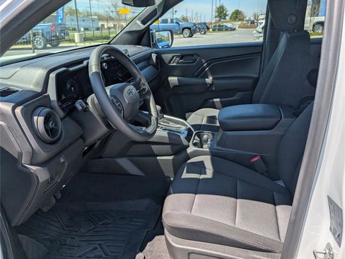 Used 2024 Chevrolet Colorado Trail Boss w/ Technology Package image 14