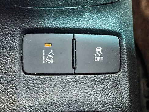 Used 2020 Chevrolet Sonic LT w/ Convenience Package FWD image 28