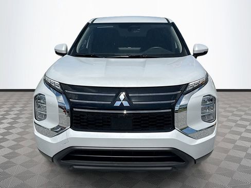New 2026 Mitsubishi Outlander ES image 2