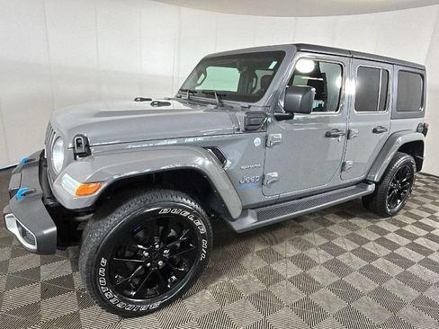 Used 2023 Jeep Wrangler Unlimited Sahara AWD/4WD image 8