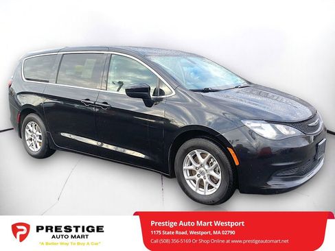 Used 2021 Chrysler Voyager LX image 1