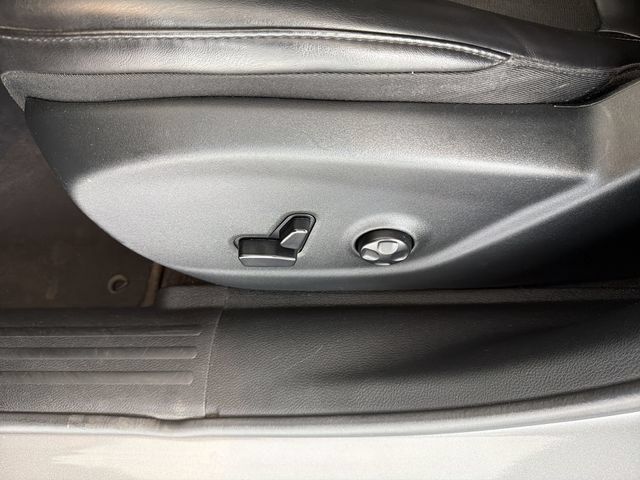 Used 2019 Jeep Cherokee Latitude Plus FWD image 20