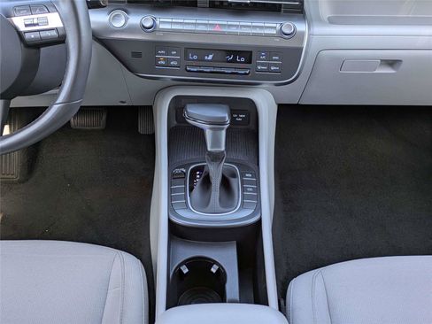 Used 2025 Hyundai Kona SEL FWD image 21