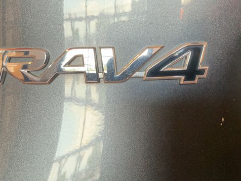 Used 2020 Toyota RAV4 LE FWD image 36