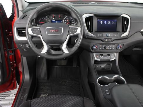 Used 2024 GMC Terrain SLE w/ Driver Convenience Package FWD image 11