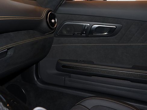 Used 2018 Mercedes-Benz AMG GT R image 51