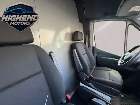Used 2022 Mercedes-Benz Sprinter 2500 image 16