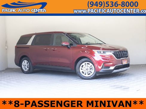 Used 2024 Kia Carnival LX FWD image 1