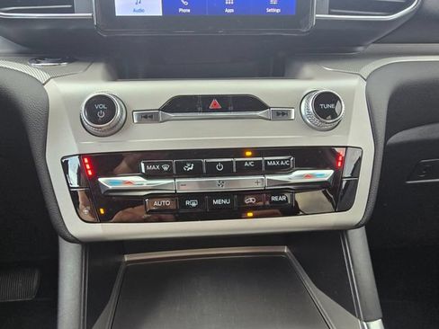 Used 2024 Ford Explorer XLT w/ Equipment Group 202A AWD/4WD image 23