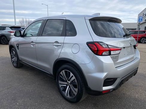 Used 2022 Mitsubishi Outlander Sport SE image 3