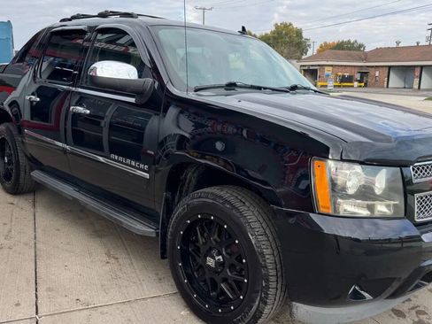 Used 2012 Chevrolet Avalanche LTZ image 5