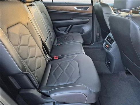 Used 2024 Volkswagen Atlas SE FWD image 18