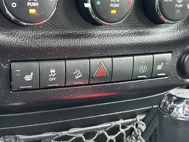Used 2017 Jeep Wrangler Unlimited Rubicon AWD/4WD image 25
