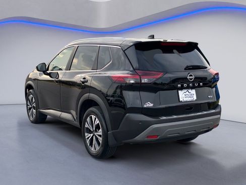 Used 2022 Nissan Rogue SV w/ SV Premium Package FWD image 3