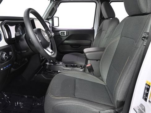 Used 2025 Jeep Wrangler Unlimited Sahara AWD/4WD image 12