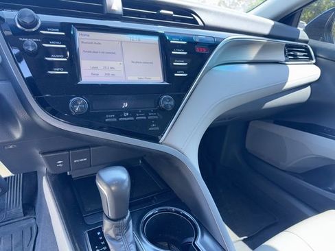Used 2018 Toyota Camry SE w/ Moonroof Package FWD image 10