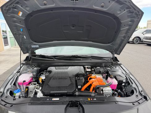 Used 2025 Hyundai Elantra SEL FWD image 22
