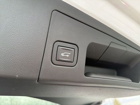 Used 2017 Cadillac XT5 Luxury w/ Driver Awareness Package image 23