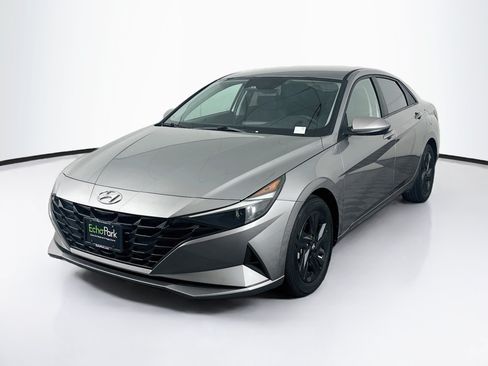 Used 2023 Hyundai Elantra SEL FWD image 3