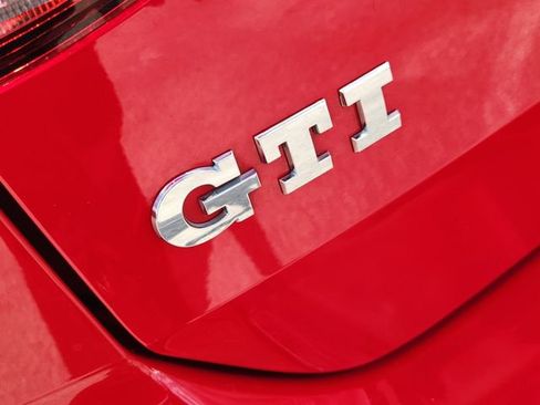Used 2018 Volkswagen GTI SE w/ SE Leather Package image 31