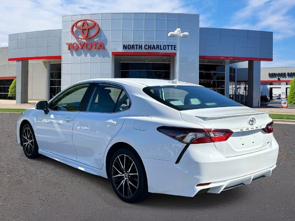 Used 2024 Toyota Camry SE w/ Convenience Package FWD image 6