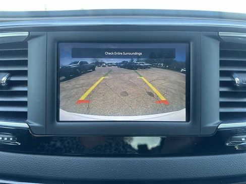 Used 2022 Chrysler Voyager LX image 43