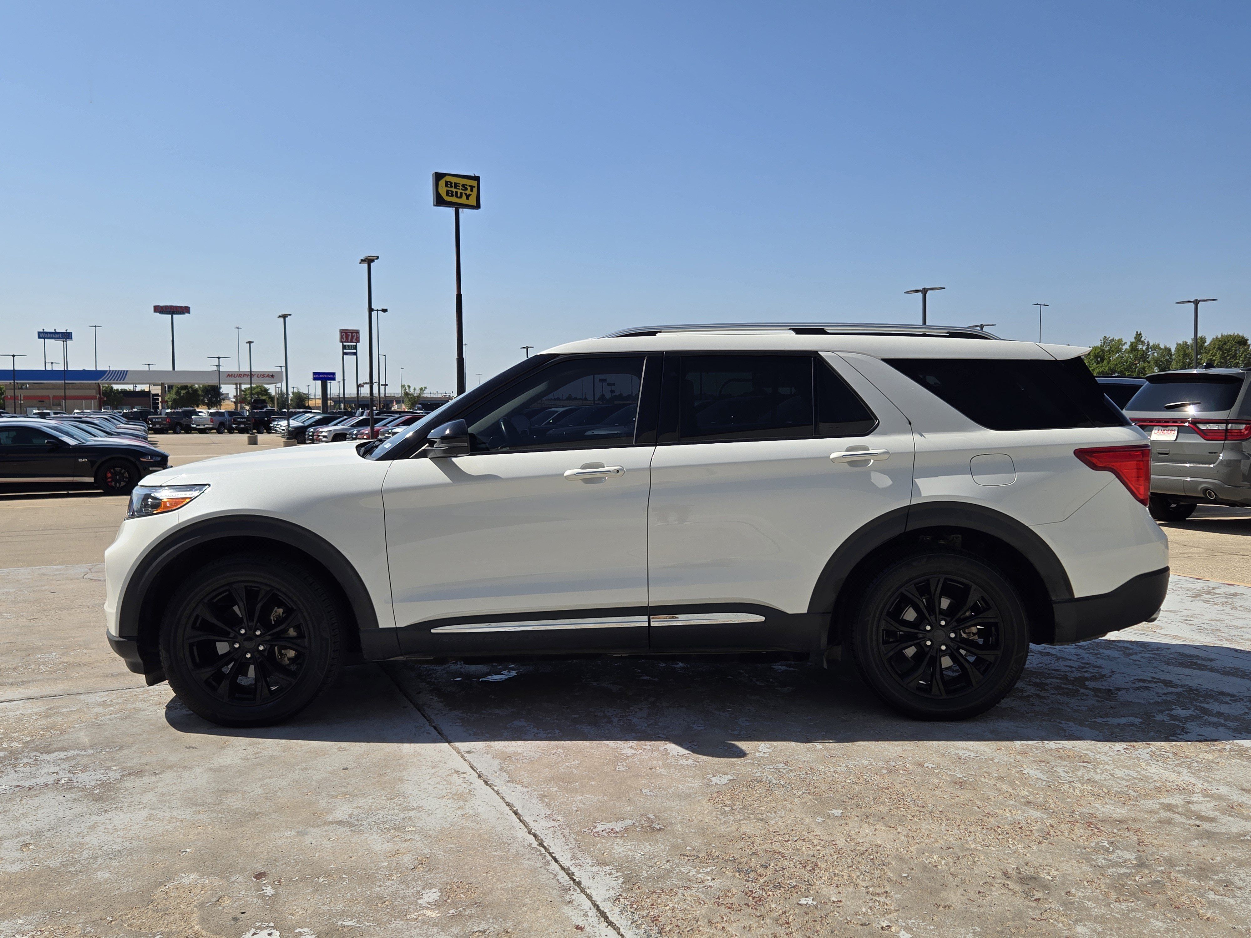 Used 2021 Ford Explorer Limited w/ Equipment Group 301A AWD/4WD image 5