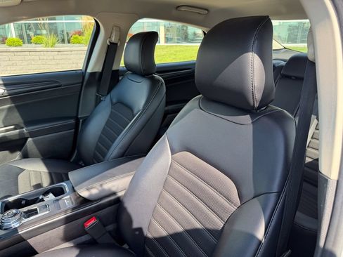 Used 2018 Ford Fusion SE w/ Equipment Group 201A FWD image 10