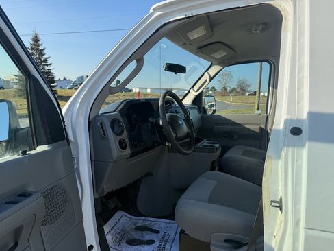 Used 2014 Ford E-250 and Econoline 250 w/ Power Group image 7