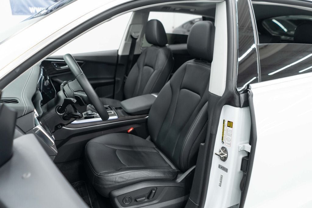 Used 2023 Audi Q8 Premium w/ Convenience Package AWD/4WD image 9