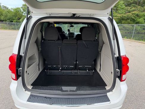 Used 2016 Dodge Grand Caravan SE FWD image 26
