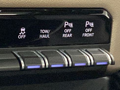 Used 2022 RAM 1500 Laramie AWD/4WD image 32