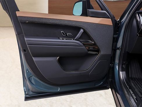 Used 2025 Land Rover Range Rover Sport Dynamic SE image 24