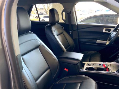 Used 2023 Ford Explorer XLT w/ Equipment Group 202A image 9