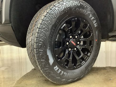 New 2026 GMC Canyon Elevation w/ Convenience Package image 30