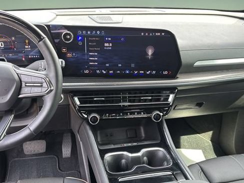 Used 2026 Chevrolet Traverse High Country FWD image 11