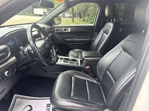 Used 2020 Ford Explorer XLT w/ Equipment Group 202A AWD/4WD image 11