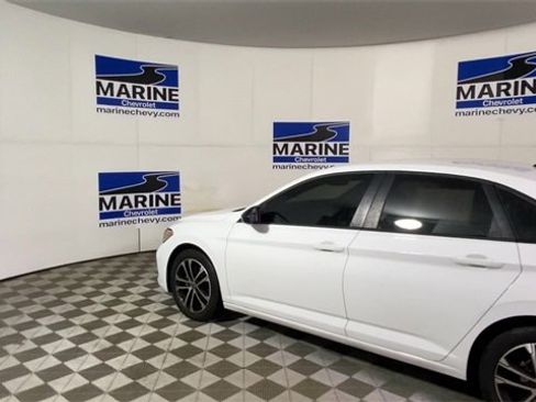 Used 2023 Volkswagen Jetta Sport image 8