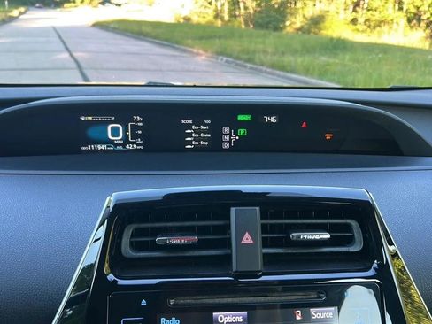Used 2016 Toyota Prius Three Touring FWD image 29