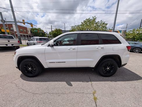 Used 2020 Jeep Grand Cherokee Laredo RWD image 9