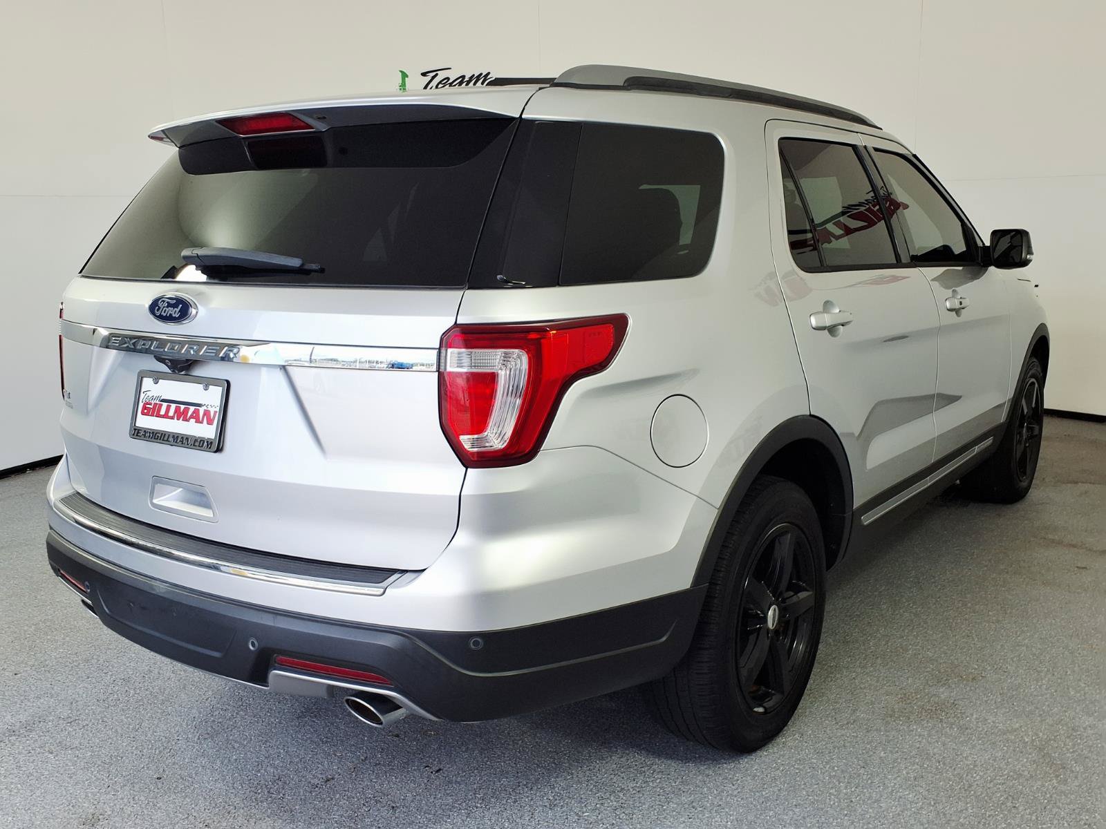 Used 2018 Ford Explorer XLT w/ Equipment Group 201A FWD image 6