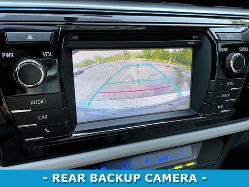 Used 2015 Toyota Corolla LE FWD image 14