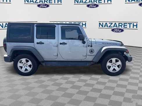 Used 2015 Jeep Wrangler Unlimited Rubicon w/ Connectivity Group AWD/4WD image 8