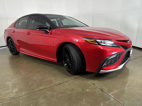 Used 2022 Toyota Camry XSE image 12