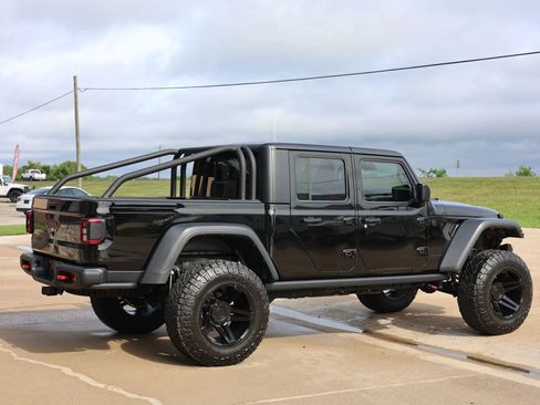 Used 2024 Jeep Gladiator Rubicon w/ Technology Group AWD/4WD image 3